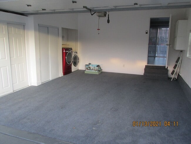 Building Photo - Remodeled !  Hardwood Flooring Throughout & New Carpet in Bedrooms, Tile, Granite, Large Living r...