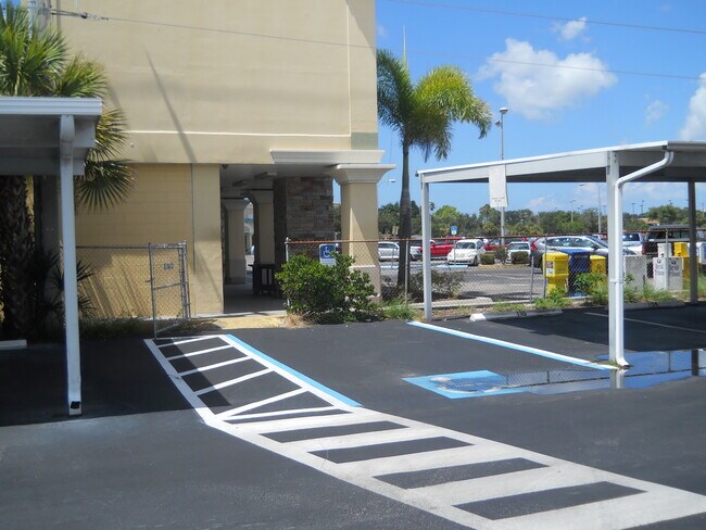 Building Photo - 708 S Tamiami Trail