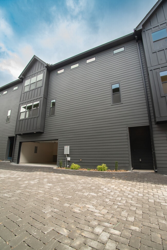 Building Photo - 979 Dozier Pl