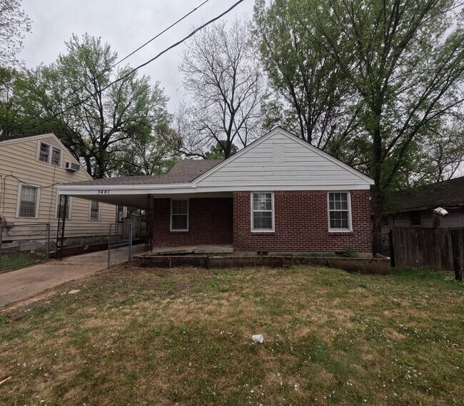 Building Photo - Renovated 3 Bed 1 Bath