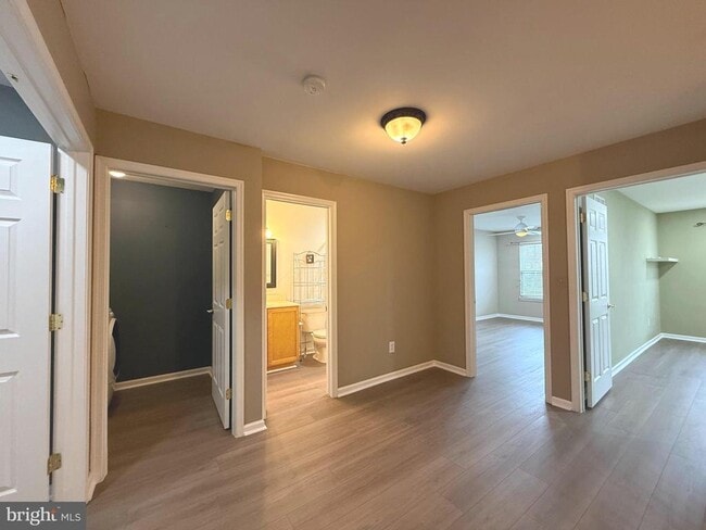 Building Photo - 122 Providence Ln