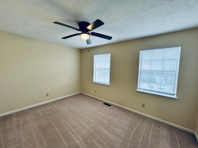 Building Photo - 31 Countryplace Ln