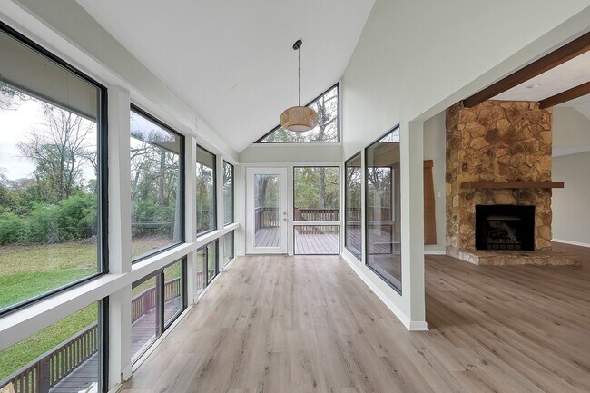 Building Photo - 2 Alladdin Ln