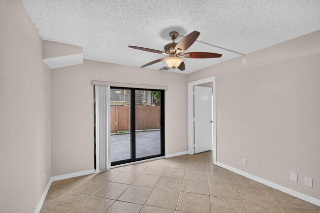 Building Photo - 744 Springdale Cir