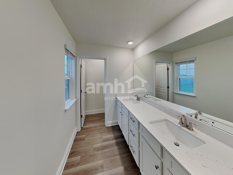 Building Photo - 5974 Pinewood Ests Dr