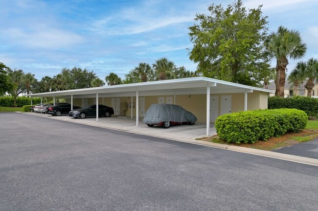 Building Photo - **SHORT-TERM RENTAL - FURNISHED TURNKEY 2+Den/2 CONDO in Stoneybrook**