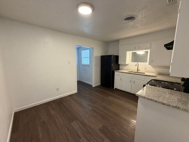 Building Photo - 451035