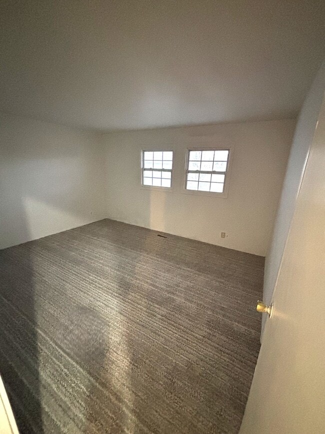 Building Photo - 200 Butte Ln