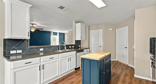 Building Photo - 7224 Crestone Rd