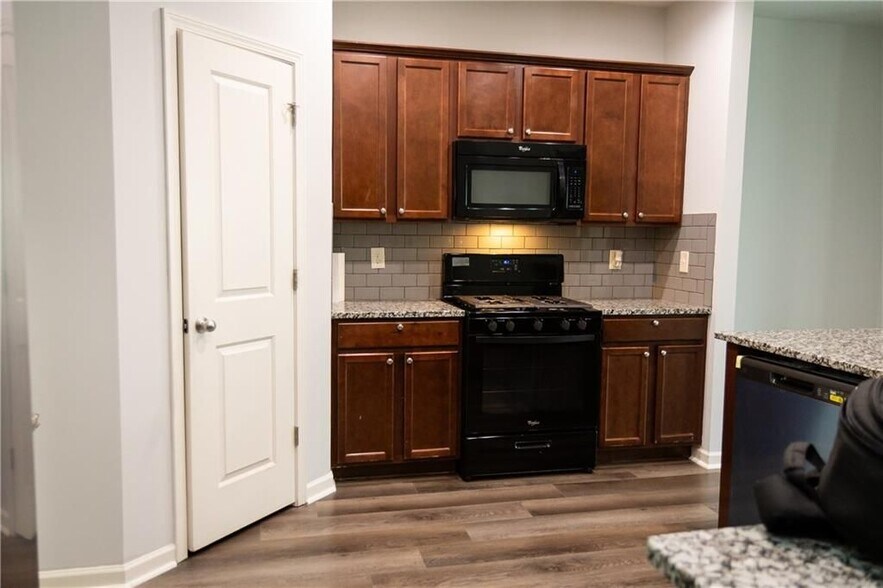 Building Photo - 4960 Ducote Trail