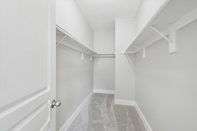 Building Photo - 24527 Sandusky Dr