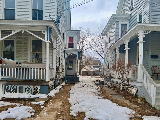 Building Photo - Updated 2 Bedroom Apartment FOR RENT in Bridgeton NJ $1350