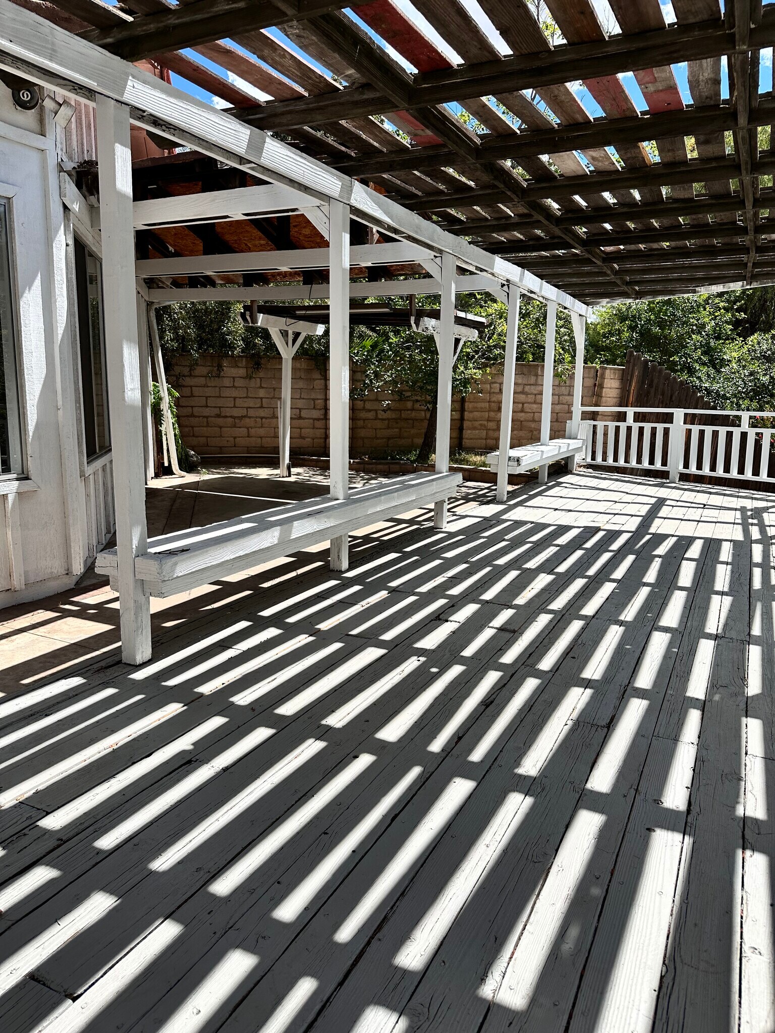 Building Photo - 2415 Mercedes Ave