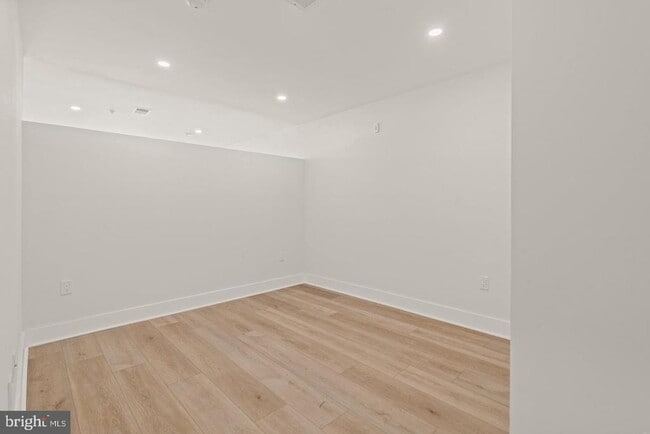 Building Photo - 253 N 3rd St