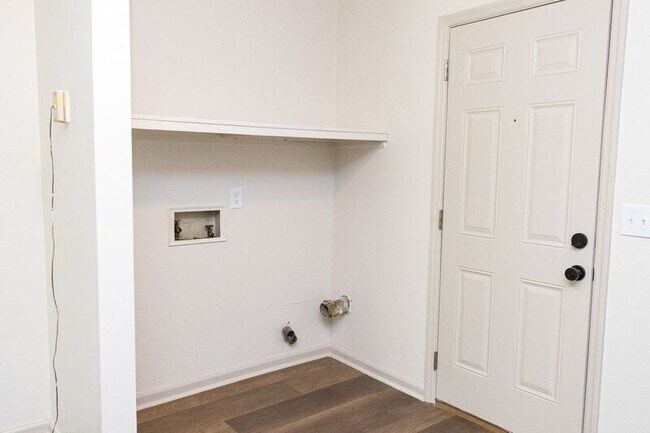 Building Photo - 6404 Middle Dr