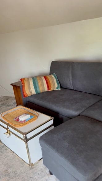 Couch, tv, wifi - 1521 G St