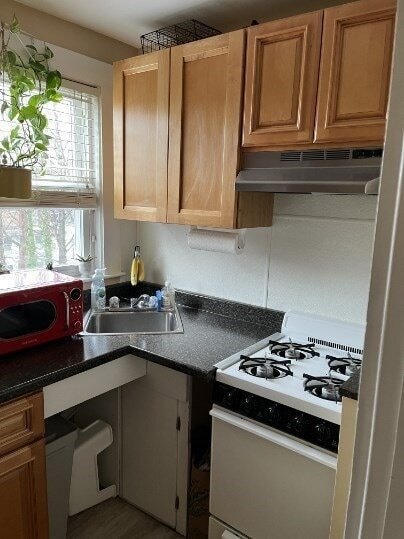 Primary Photo - 72 Linden St