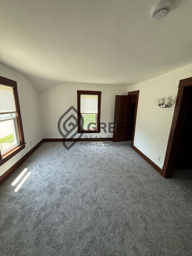 Building Photo - 229 S Sibley Ave