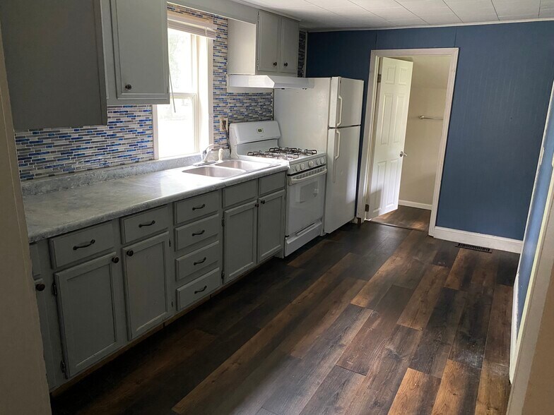 Kitchen - 1520 Monongalia Ave SW