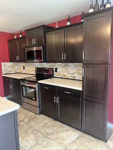 Building Photo - 78 Viking Oak