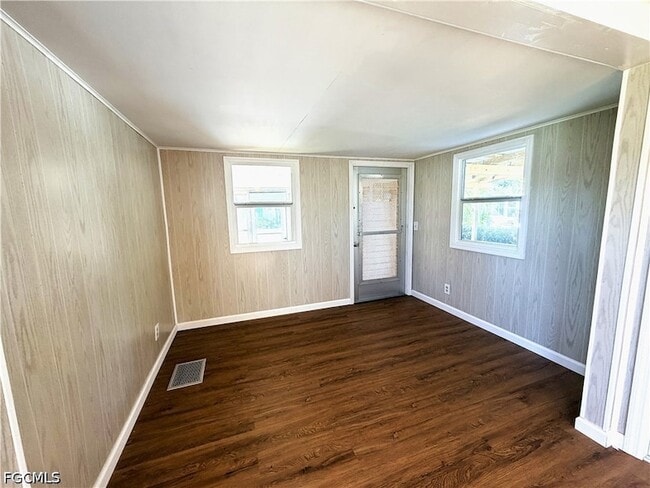 Building Photo - 139 Gaslight Ave