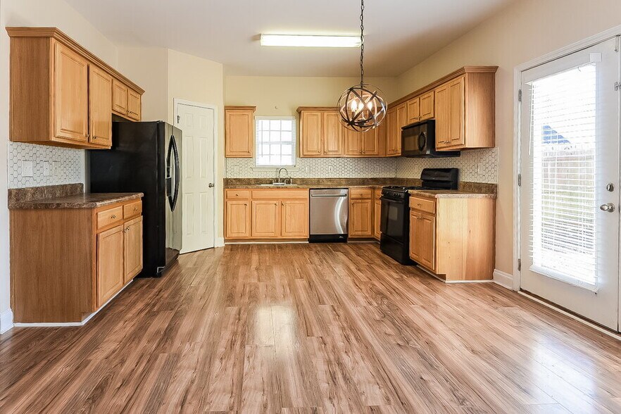 Building Photo - 110 Cessna Dr