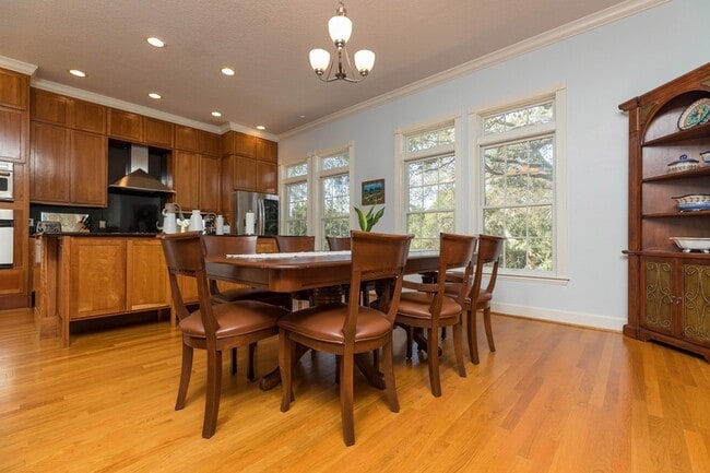 Building Photo - 313 S Forest Dune Dr