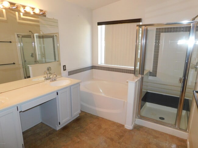 Building Photo - 3510 E Edna Ave