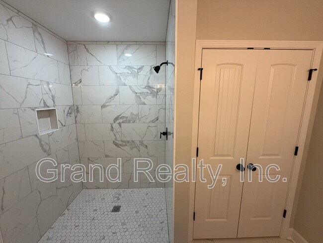 Building Photo - 4880 E Spencer Field Rd