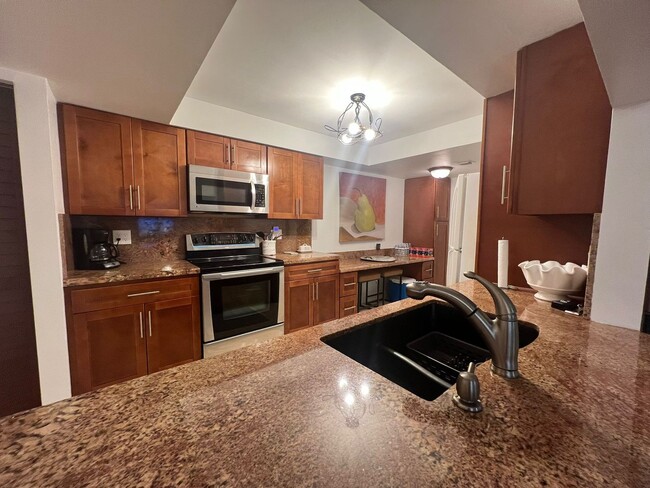 Building Photo - Furnished 2 bedroom 2 Bath condo in a Wond...