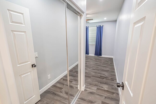 Building Photo - Single Story Pool Home for Rent in Palmdale.
