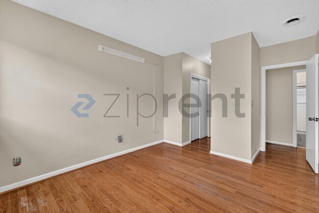 Building Photo - Unit A7