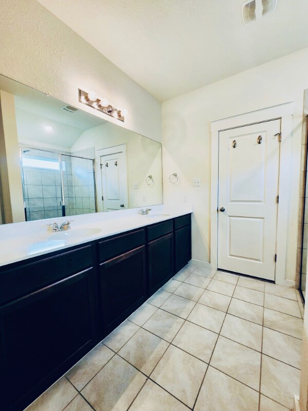 Building Photo - 741 Carol Dr