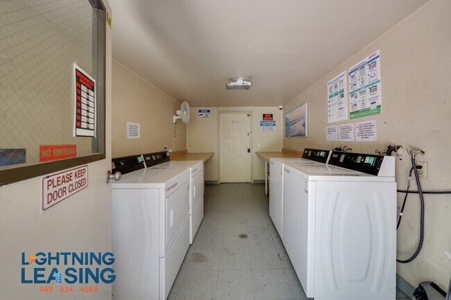 Building Photo - 6827 Whitsett Ave