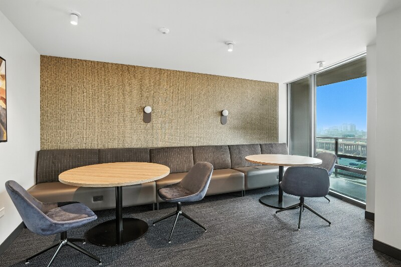 Building Photo - 531 N Kingsbury St