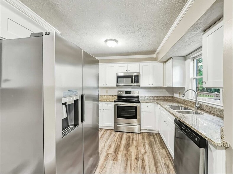 Building Photo - 4412 Bryant Dr SW