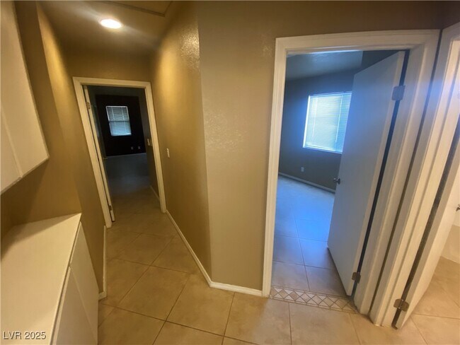 Building Photo - 8436 Palmada Dr