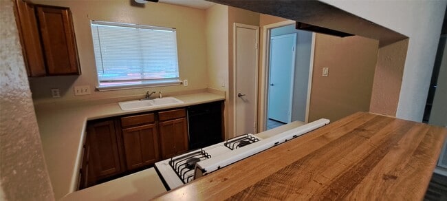 Building Photo - 2426 Spring Dusk Dr