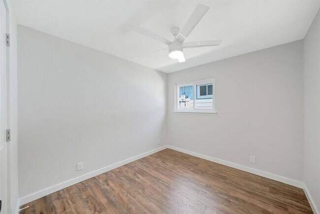 Building Photo - 6810 Bryn Mawr Dr