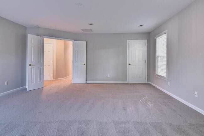 Building Photo - Updated & Spacious Home in Wythe Creek Farms
