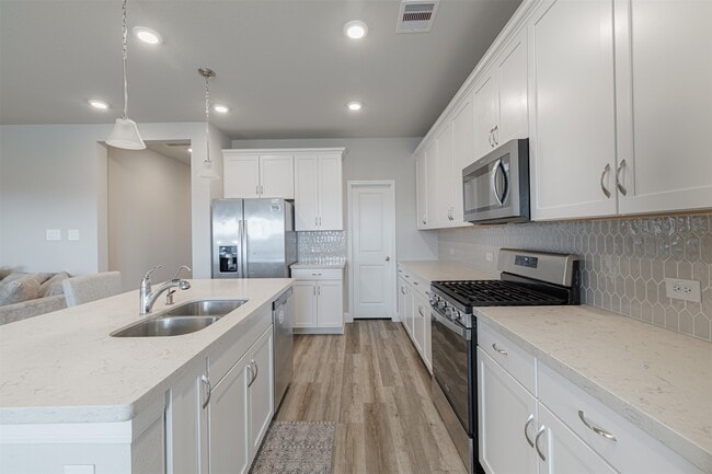 Building Photo - 5511 Coral Land Dr