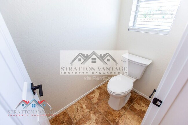 Building Photo - 484 E Cheyenne Rd