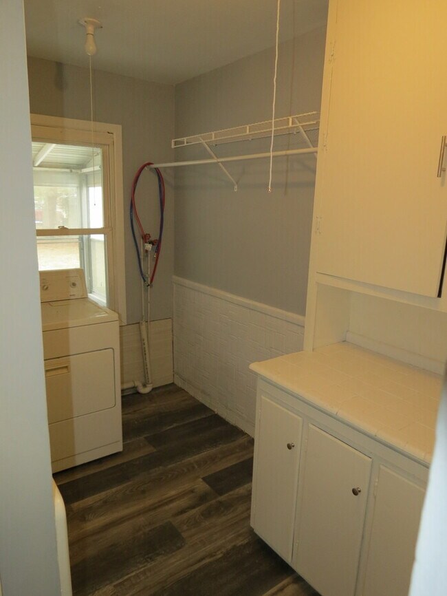 Building Photo - 2664 Shelly Dr