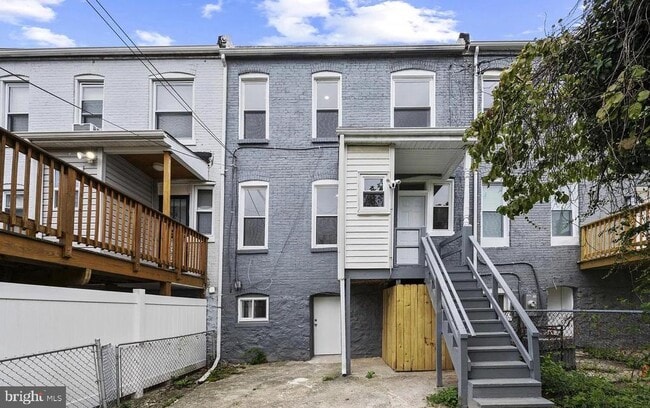 Building Photo - 3030 Windsor Ave