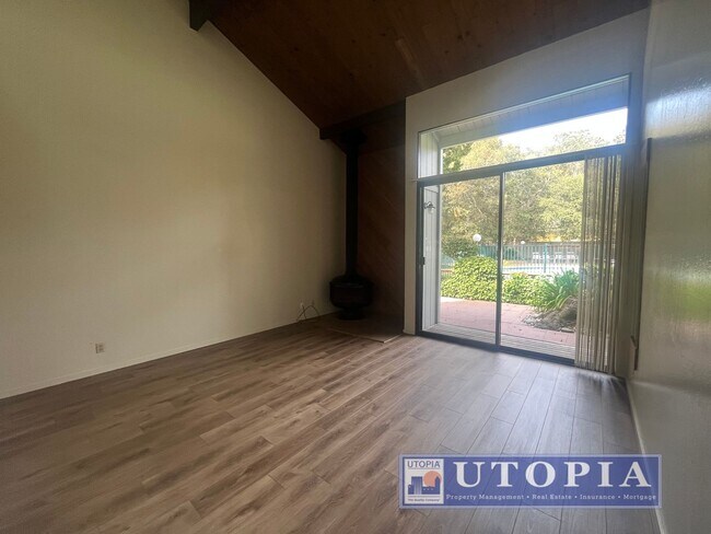 Building Photo - RENT SPECIAL: 50% off 1st months rent if the lease is signed by January 1st! Bright Natural Light...