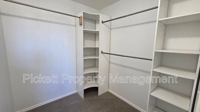 Building Photo - 1733 N Wycoff Ave