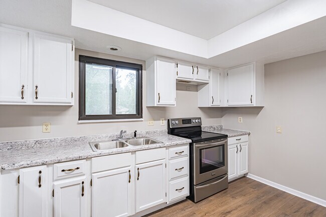 Building Photo - 13103 Lillian St