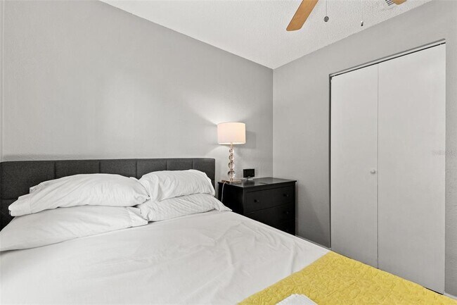 Building Photo - 923 E 12th Ave