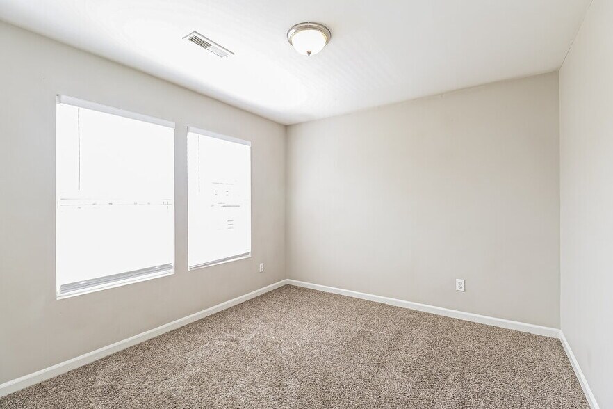 Building Photo - 4828 Abercromby St