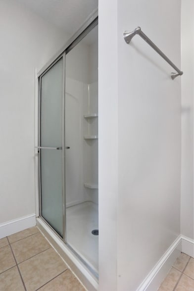 Building Photo - 358 York St